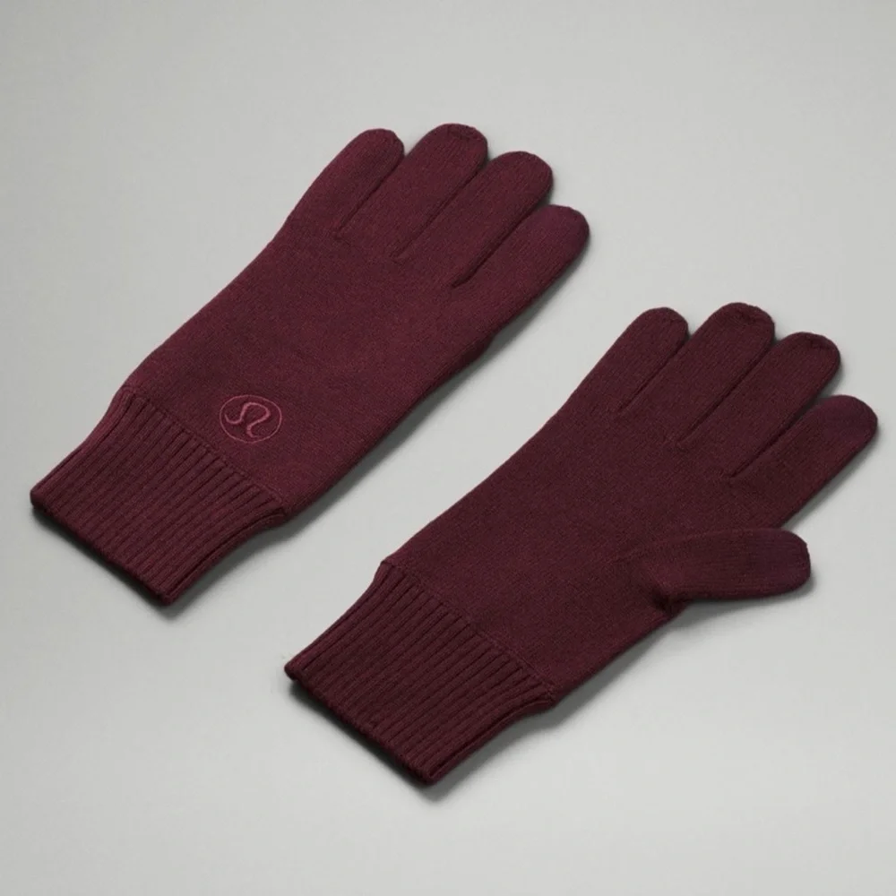 Lululemon Warm Revelation Merino Wool Tech Gloves Cassis Nwt